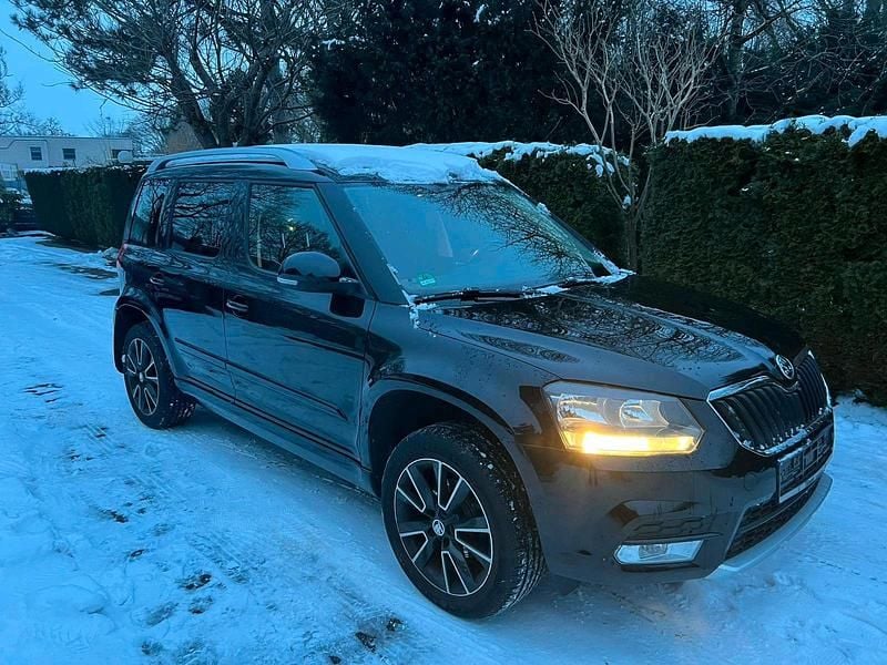 Schwarz Gebraucht 2015 Skoda Yeti SUV | 6.800 € - Bild 1/4