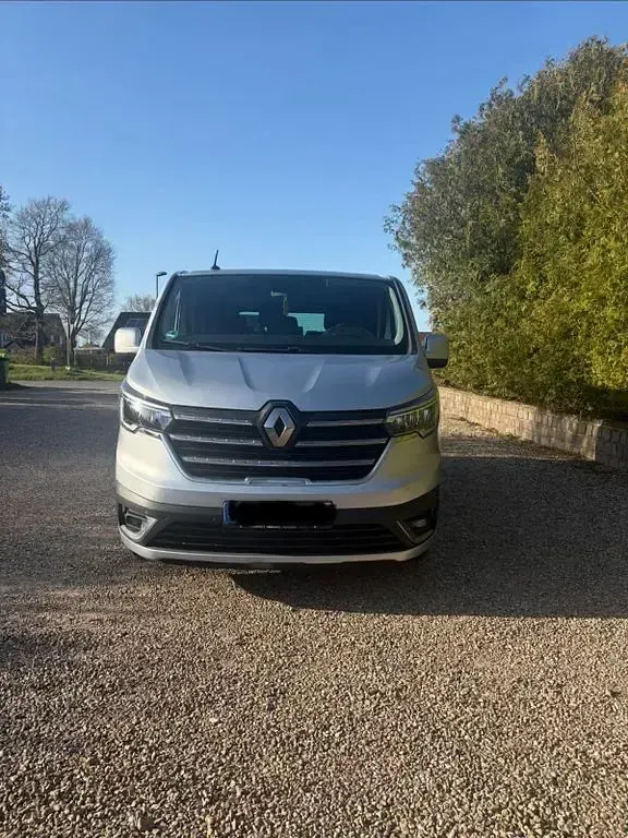 Gebraucht Renault Trafic 150 PS (110 kW) 2022 Silber Van / Kleinbus
