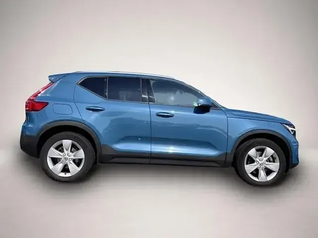 Gebraucht Volvo XC40 Core 163 PS (119 kW) 2023 Manufacturer SUV