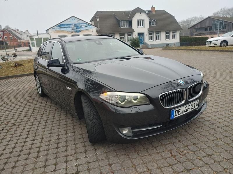 Gebraucht BMW 525 Sport Line 218 PS (160 kW) 2012 Grau Kombi