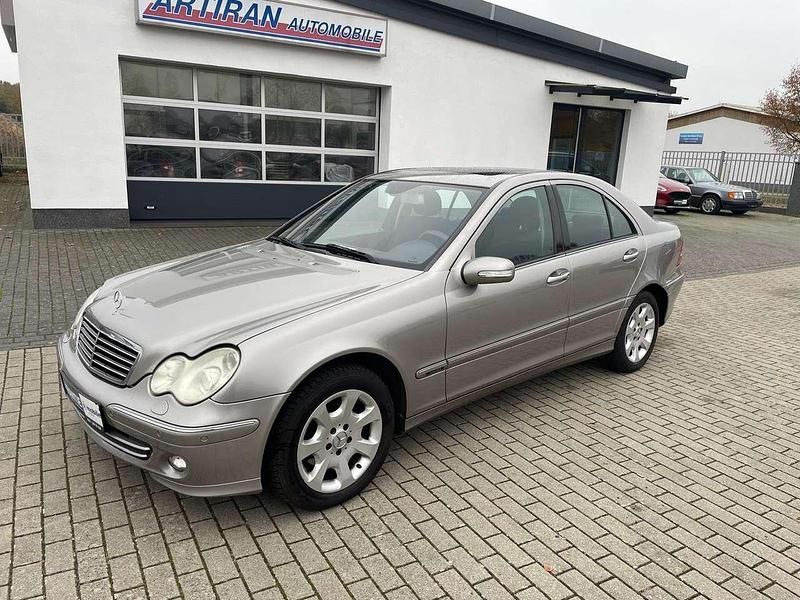 Grau Gebraucht 2005 Mercedes C200 Elegance Limousine | 4.100 € (Fairer Preis) - Bild 1/4
