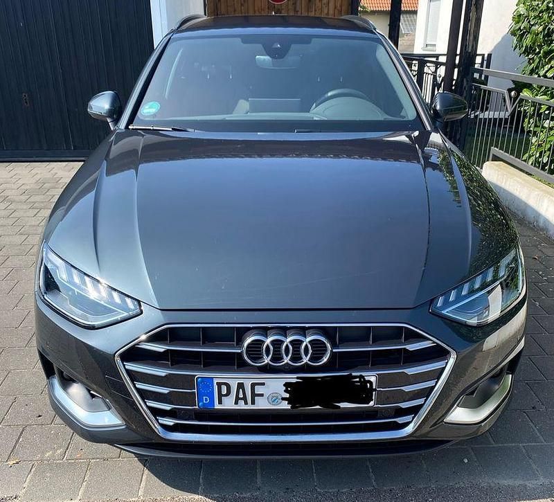 Grau Gebraucht 2024 Audi A4 Advanced Kombi | 33.990 € (Fairer Preis) - Bild 1/4