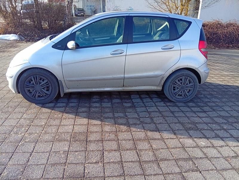 Schwarz Gebraucht 2004 Mercedes A200 Kleinwagen | 999 € (Etwas zu teuer) - Bild 1/4