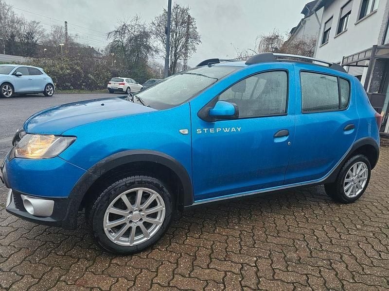 Blau Gebraucht 2012 Dacia Sandero Prestige Limousine | 3.800 € (Etwas zu teuer) - Bild 1/4