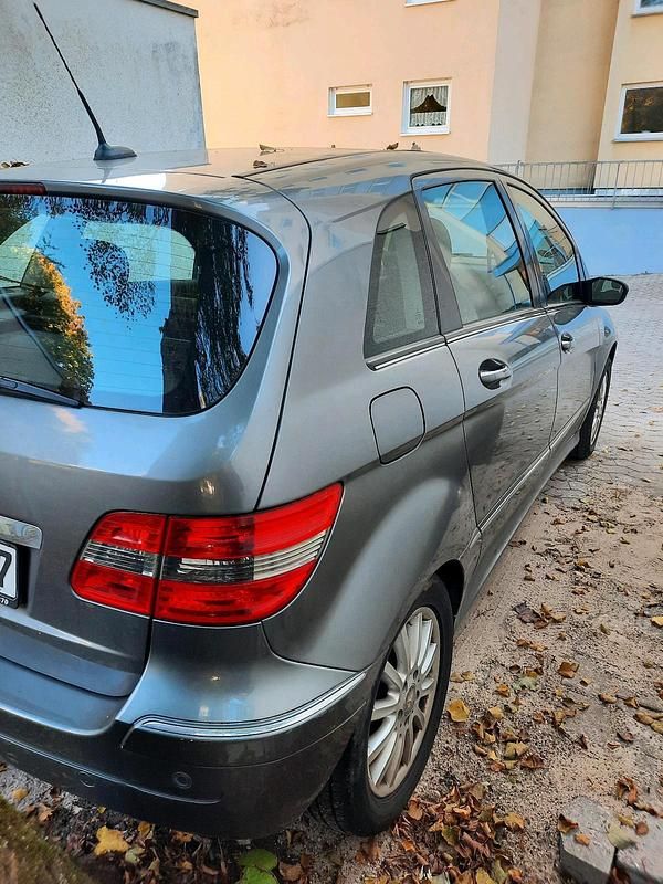 Gebraucht Mercedes B180 Edition 109 PS (80 kW) 2008 Grau Van / Kleinbus