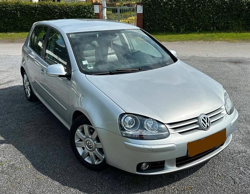Silber Gebraucht 2004 VW Golf V Limousine | 5.999 € (Teuer) - Bild 1/4