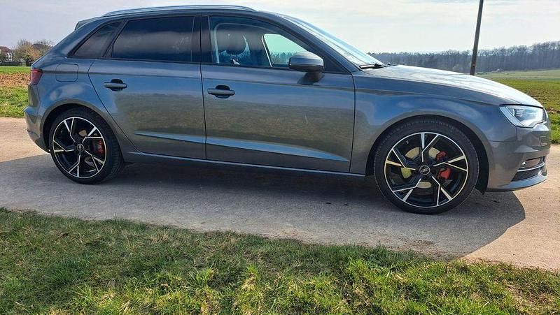 Gebraucht Audi A3 Ambition 150 PS (110 kW) 2015 Grau Limousine