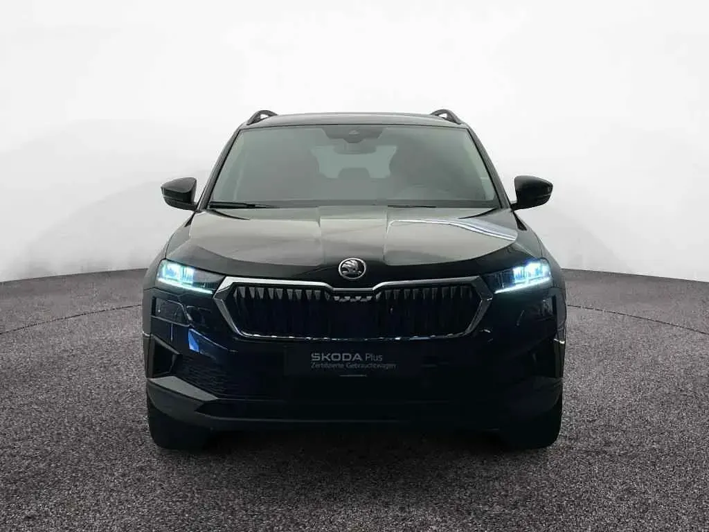 Gebraucht Skoda Karoq Selection 150 PS (110 kW) 2024 Schwarzmagic perleffekt SUV