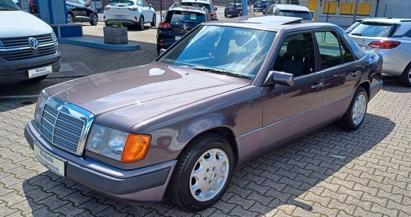 Violett metallic Gebraucht 1992 Mercedes 230 Limousine | 14.980 € - Bild 1/4