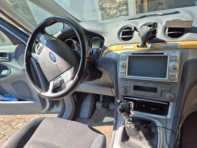 Gebraucht Ford Galaxy Ghia 140 PS (102 kW) 2007 Silber Van / Kleinbus