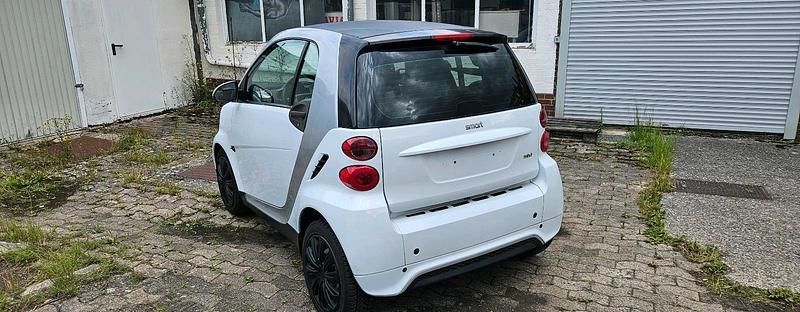 Weiß Gebraucht 2012 Smart ForTwo Coupé Kleinwagen | 3.500 € (Guter Preis) - Bild 1/4