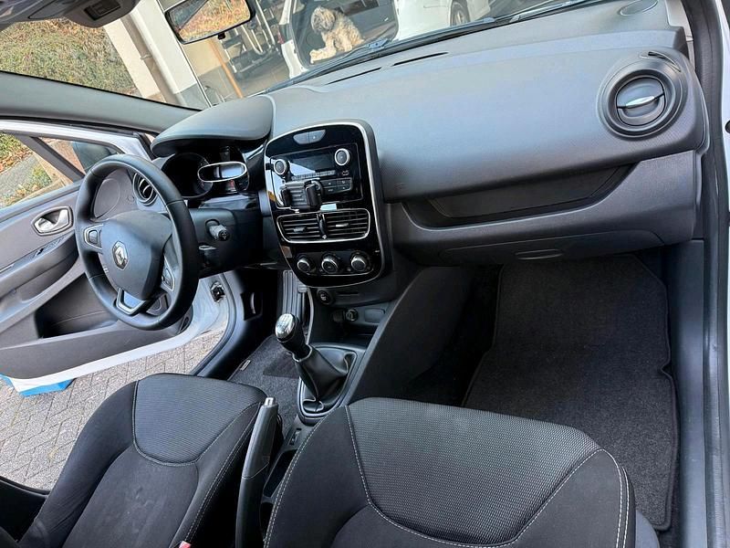 Gebraucht Renault Clio IV Life 75 PS (55 kW) 2016 Weiß Limousine