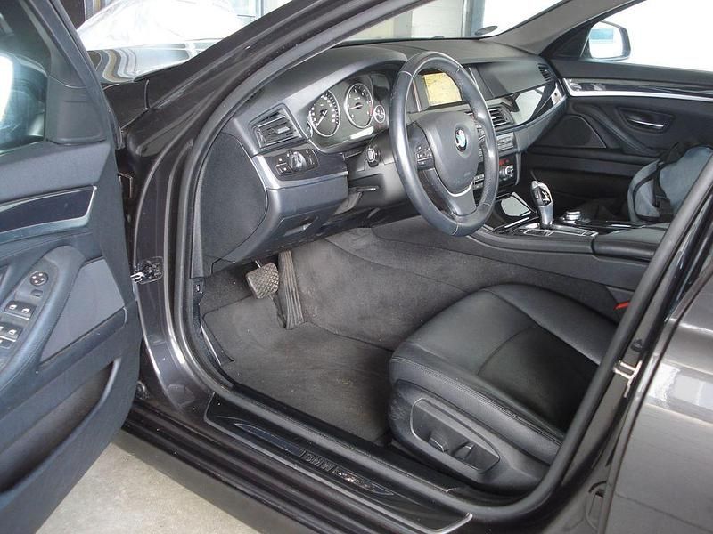 Gebraucht BMW 520 190 PS (139 kW) 2015 Grau Kombi