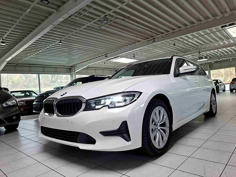 Weiß Gebraucht 2022 BMW 320 Limousine | 25.890 € (Superpreis) - Bild 1/4