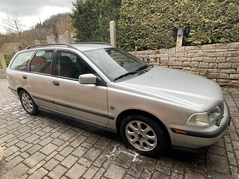 Brugt Volvo V40 95 HK (69 kW) 1999 Sølv Stationcar