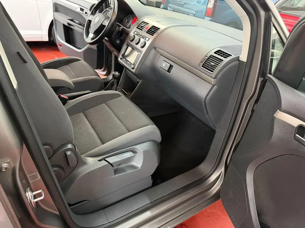 Gebraucht VW Touran Freestyle 102 PS (75 kW) 2010 Grau Van / Kleinbus