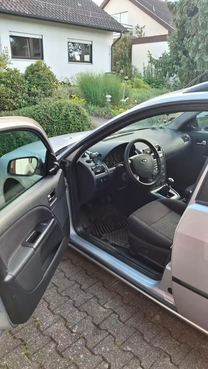Gebraucht Ford Mondeo 130 PS (95 kW) 2004 Grau Kombi