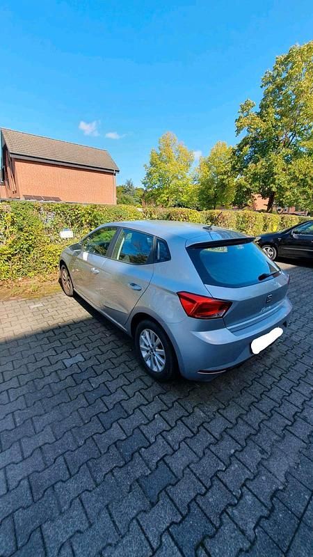 Silber Gebraucht 2023 Seat Ibiza Limousine | 15.400 € (Guter Preis) - Bild 1/4