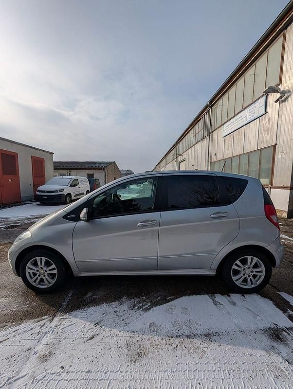 Gebraucht Mercedes A150 95 PS (69 kW) 2009 Silber Limousine