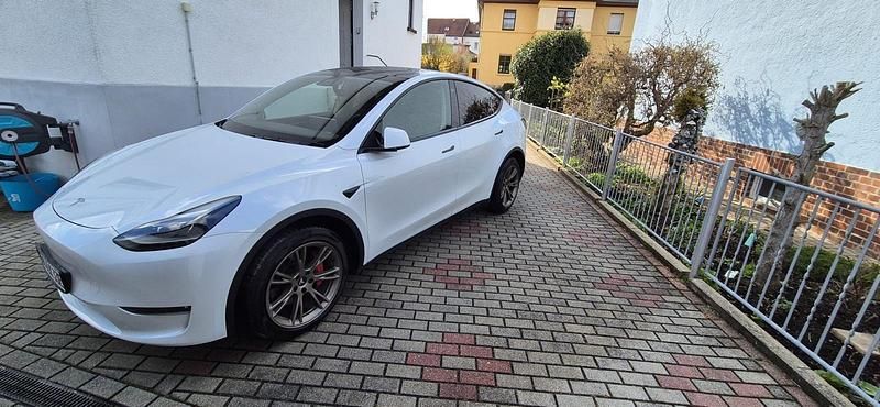 Gebraucht Tesla Model Y 250 kW (340 PS) 2023 Weiß SUV