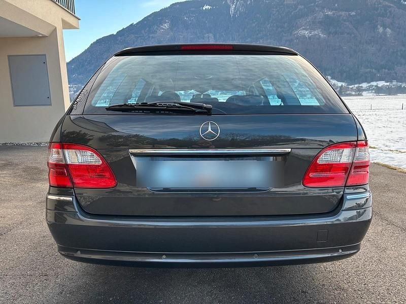 Gebraucht Mercedes E500 Avantgarde 306 PS (225 kW) 2004 Grau Kombi