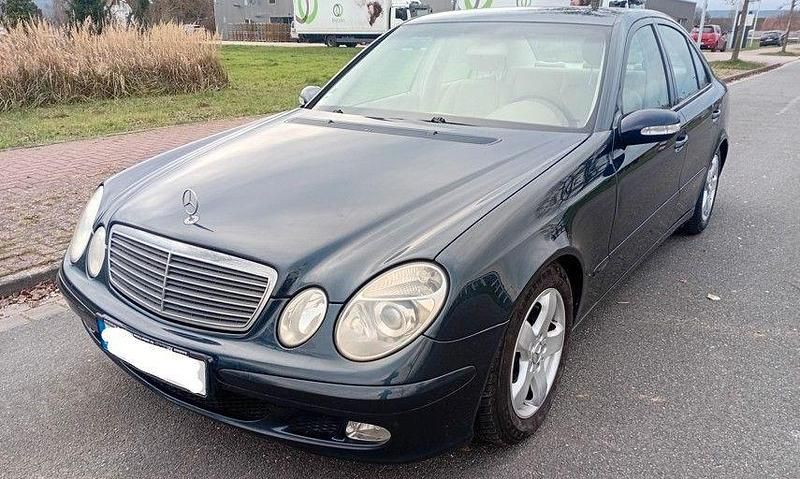 Schwarz Gebraucht 2002 Mercedes E240 Elegance Limousine | 2.800 € (Fairer Preis) - Bild 1/4