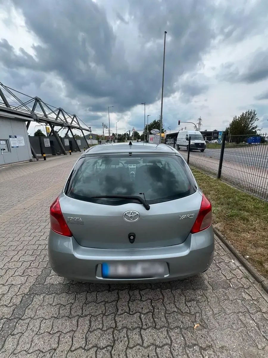 Gebraucht Toyota Yaris 69 PS (50 kW) 2006 Grau Kleinwagen