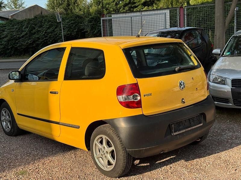 Gebraucht VW Fox Basis 54 PS (39 kW) 2009 Gelb Kleinwagen