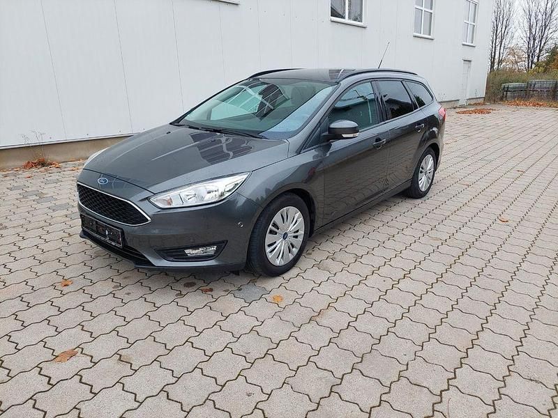 Grau Gebraucht 2017 Ford Focus Business Edition Limousine | 2.950 € (Superpreis) - Bild 1/4