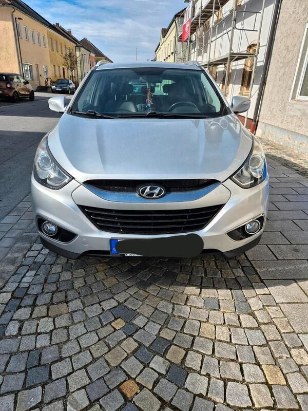 Grau Gebraucht 2013 Hyundai ix35 SUV | 8.900 € (Etwas zu teuer) - Bild 1/4