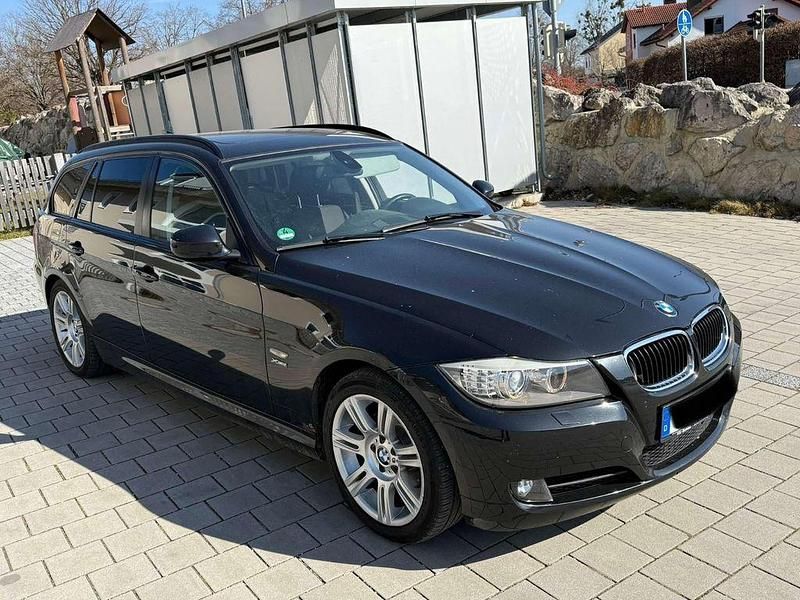Schwarz Gebraucht 2012 BMW 320 Comfort Edition Kombi | 5.200 € (Superpreis) - Bild 1/4