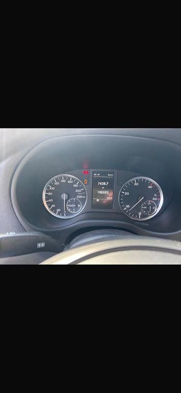 Weiß Gebraucht 2018 Mercedes Vito Van / Kleinbus | 8.200 € - Bild 1/4