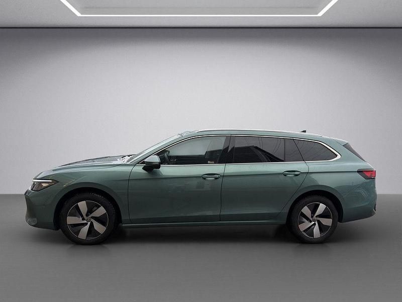 Gebraucht VW Passat 150 PS (110 kW) 2025 Grün Kombi