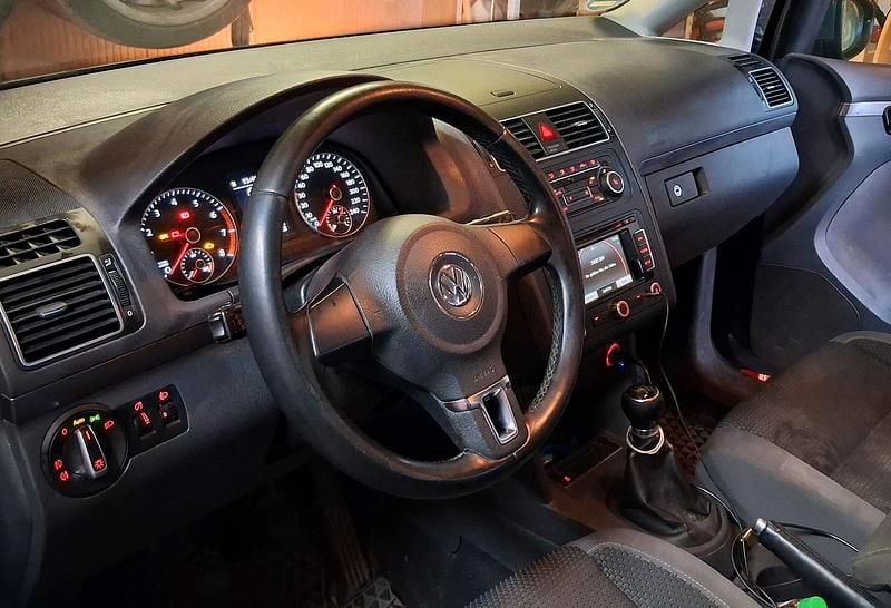 Gebraucht VW Touran Comfortline 105 PS (77 kW) 2012 Grau Van / Kleinbus