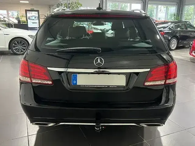 Second-hand Mercedes E250 211 CP (155 kW) 2013 Negru Berlinǎ