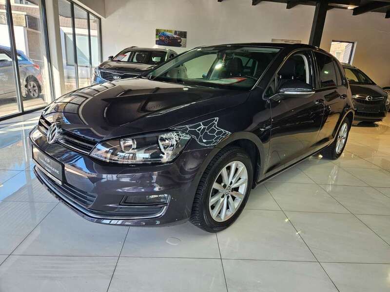 Grau Gebraucht 2015 VW Golf VII LOUNGE Kleinwagen | 12.399 € (Etwas zu teuer) - Bild 1/4