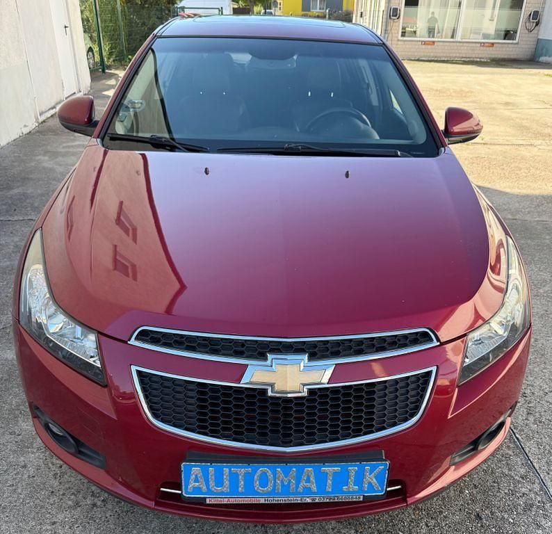 Rot Gebraucht 2013 Chevrolet Cruze Limousine | 5.900 € (Fairer Preis) - Bild 1/4