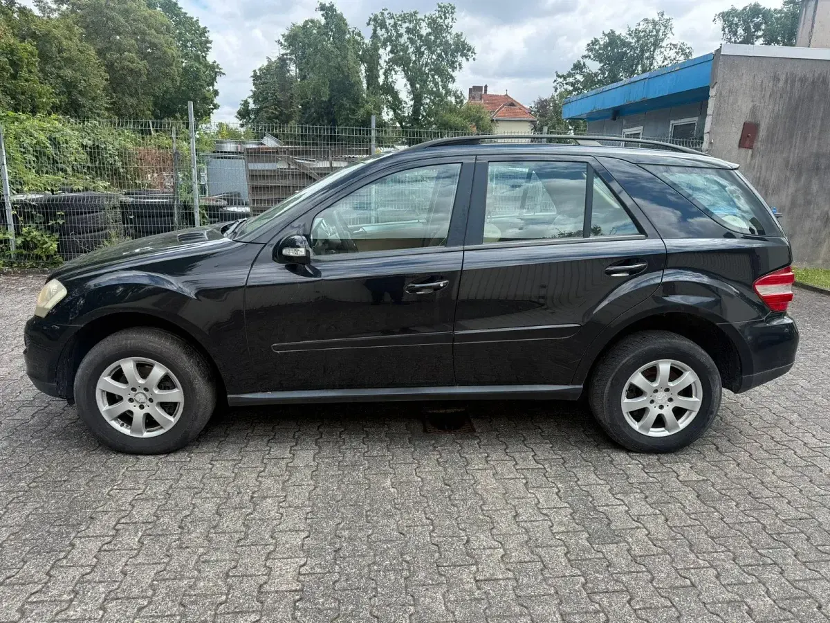 Gebraucht Mercedes ML280 190 PS (139 kW) 2008 Schwarz SUV