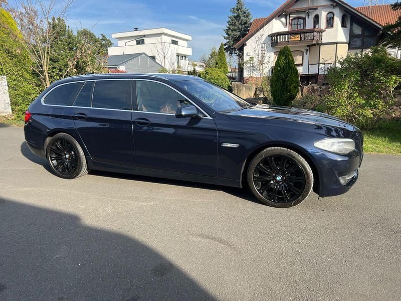 Gebraucht BMW 520 Sport Line 184 PS (135 kW) 2011 Blau Kombi