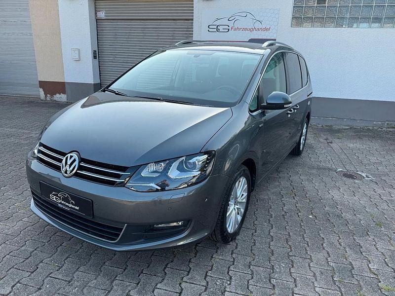 Grau Gebraucht 2014 VW Sharan Life Van / Kleinbus | 21.990 € (Teuer) - Bild 1/4