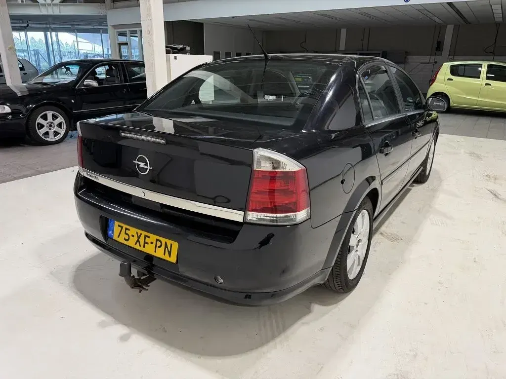 Gebraucht Opel Vectra Cosmo 140 PS (102 kW) 2007 Schwarz Limousine