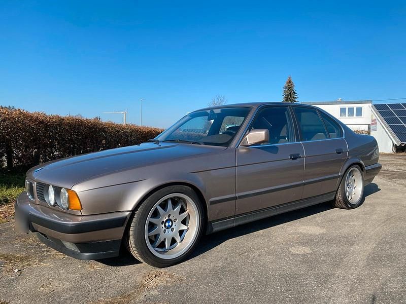Gebraucht BMW 525 170 PS (125 kW) 1989 Silber Limousine