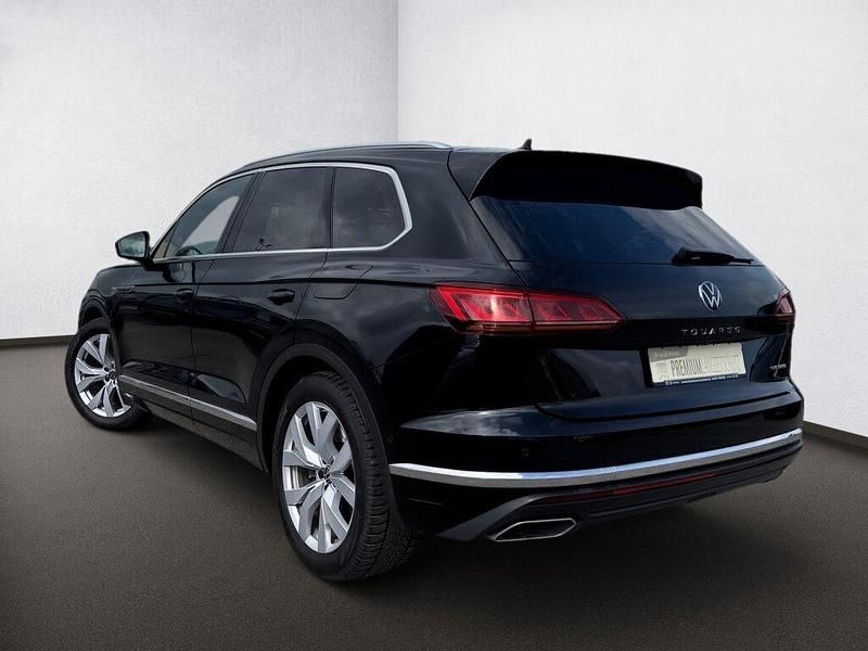 Gebraucht VW Touareg Elegance 381 PS (280 kW) 2021 Schwarz deep black perleffekt SUV