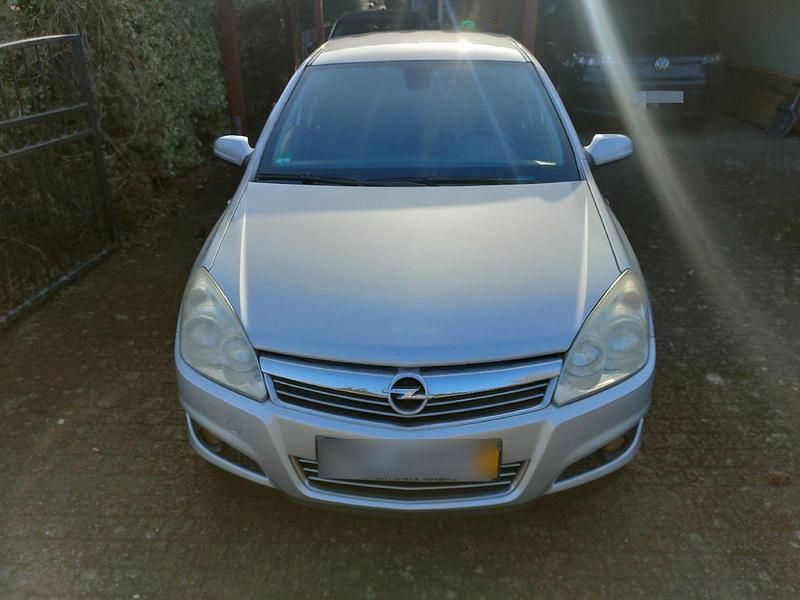 Gebraucht Opel Astra 116 PS (85 kW) 2008 Silber Limousine