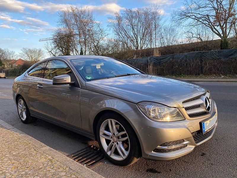 Gebraucht Mercedes C180 156 PS (114 kW) 2013 Grau Coupé