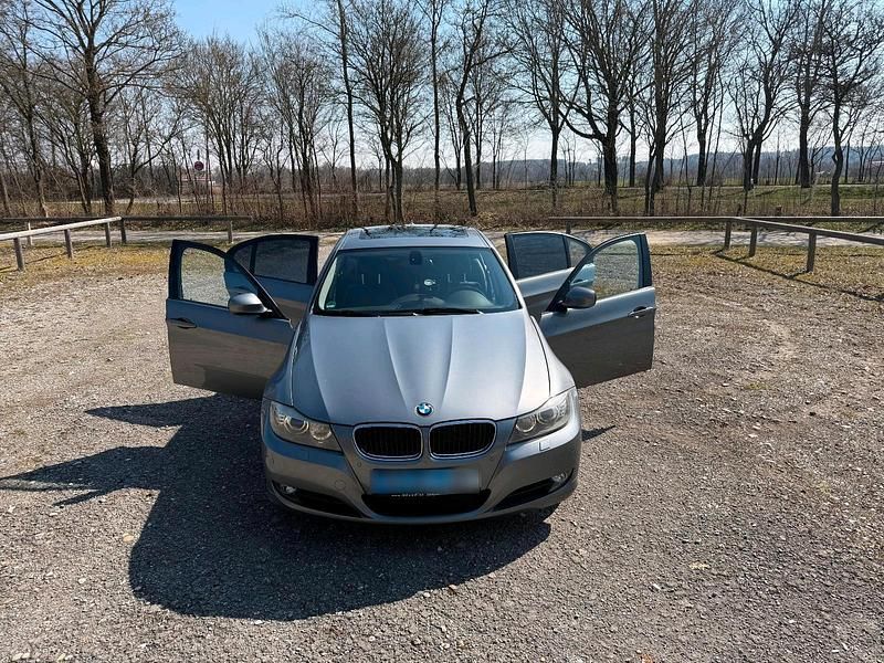 Gebraucht BMW 318 143 PS (105 kW) 2011 Grau Limousine