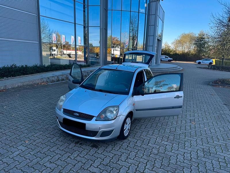 Silber Gebraucht 2007 Ford Fiesta Kleinwagen | 1.800 € (Fairer Preis) - Bild 1/4