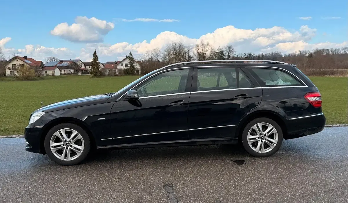 Gebraucht Mercedes E200 Avantgarde 184 PS (135 kW) 2012 Schwarz Kombi