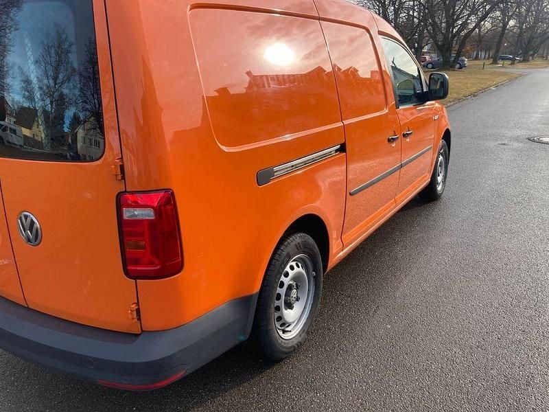 Gebraucht VW Caddy Maxi 102 PS (75 kW) 2017 Orange Van / Kleinbus