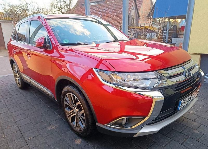 Gebraucht Mitsubishi Outlander Plus 150 PS (110 kW) 2018 Rot SUV
